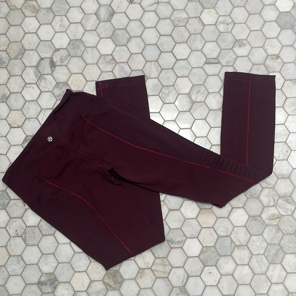 Maroon Lulu leggings with hot pink trim size 6